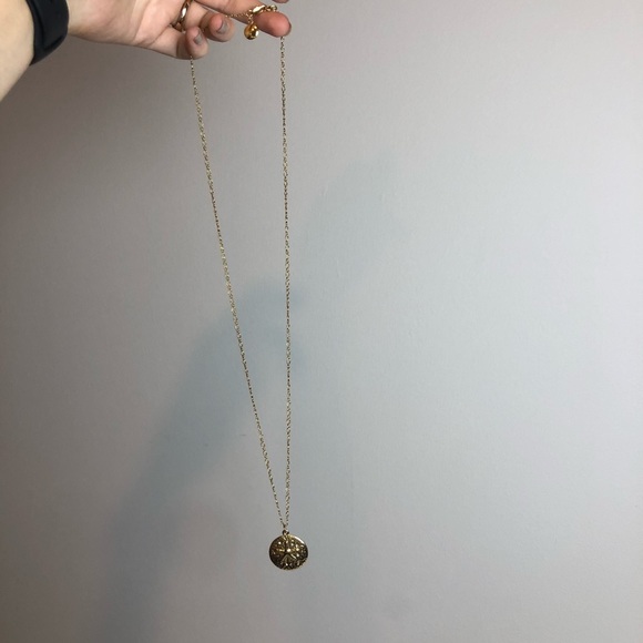 🍒J. Crew Gold Starfish Pendant Necklace - Picture 2 of 3